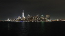 NEW YORK - das südliche Manhattan mit dem East River (rechts) und der beleuchteten Brooklyn Bridge